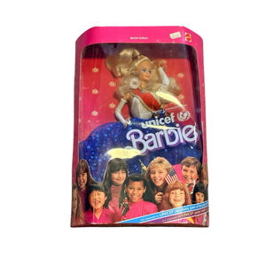 Barbie Mattel UNICEF 1989 Barbie Doll NRFB